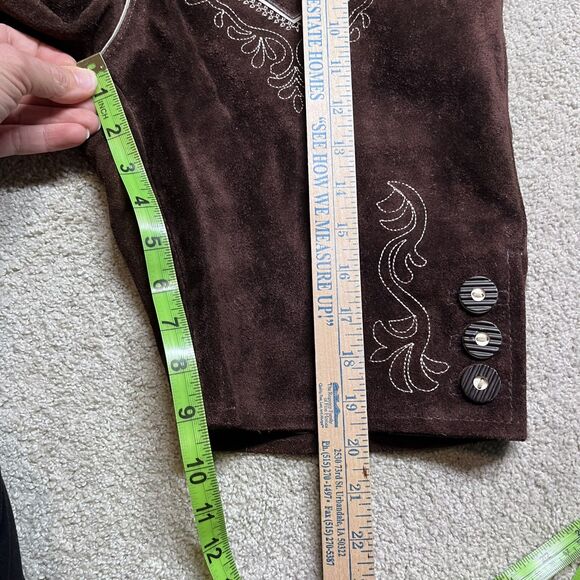 Brown Embroidered Men's Hybrid Shorts - Picture 13 of 16